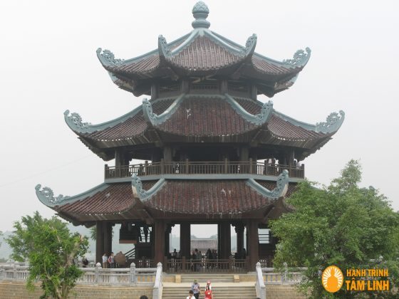 Tháp chuông chùa Bái Đính (Ninh Bình)