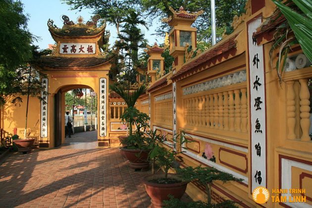 Cổng chùa Trấn Quốc (Ba Đình, Hà Nội)