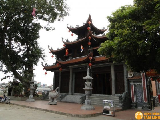 Cổng tam quan chùa Thành