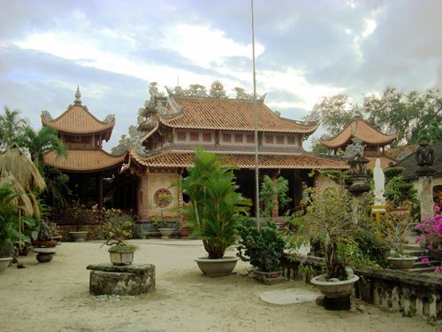 Một góc chùa Linh Sơn