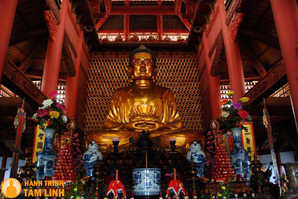 Tượng Phật Thích Ca Mâu Ni bằng gỗ lớn nhất Việt Nam