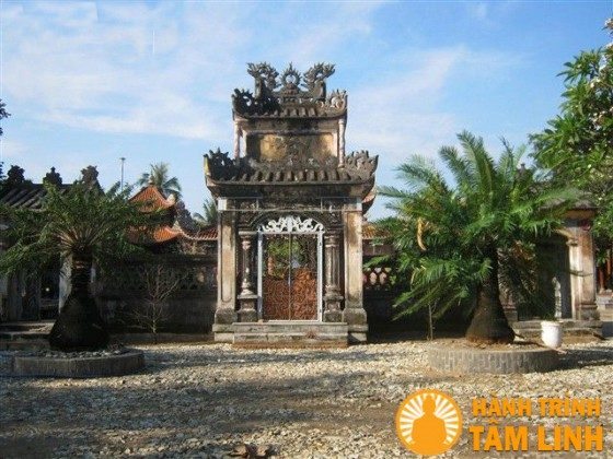 Cổng chùa Linh Sơn