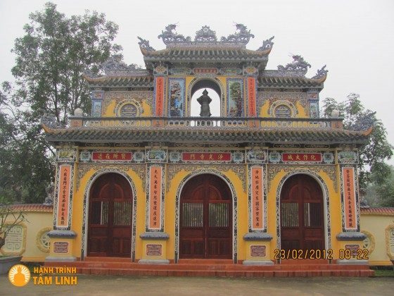 Tam quan chùa Tịnh Quang