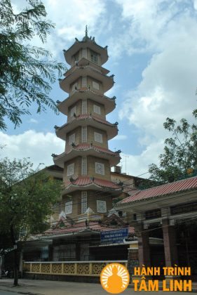 Tháp chuông chùa Xá Lợi