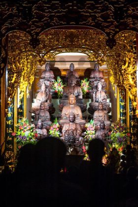 Điện thờ trang nghiêm tại chánh điện chùa Đại Tuệ
