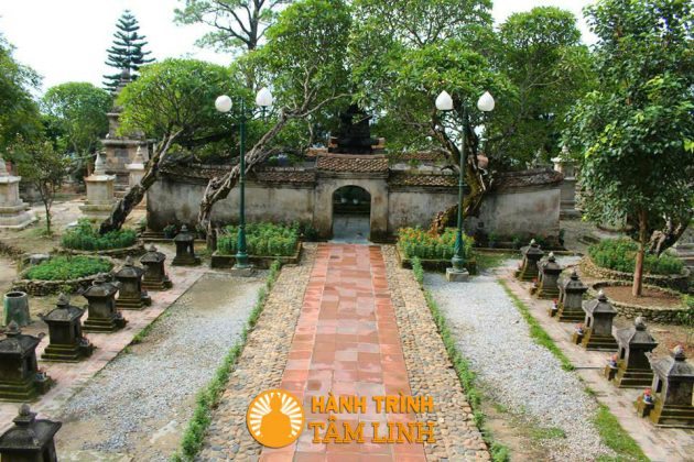 Vườn tháp Huệ Quang