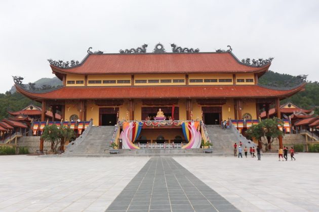 Chính điện chùa Ba Vàng